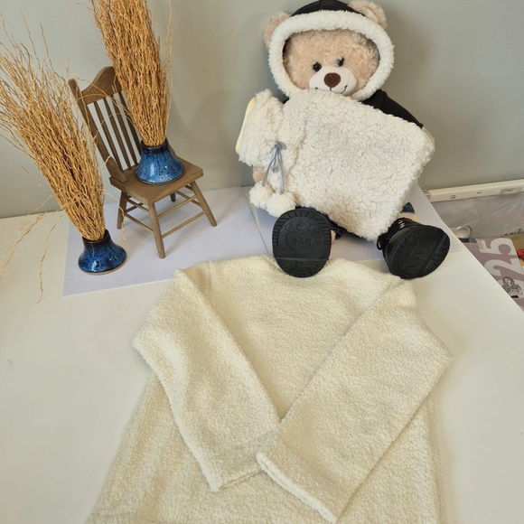 White Smiley Face Sweater - Picture 4 of 4